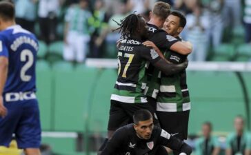 Pedro Gonçalves celebra com Gyökeres o golo marcado no Sporting-Athletic Bilbao.