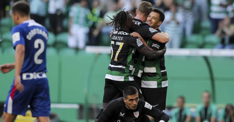 Pedro Gonçalves celebra com Gyökeres o golo marcado no Sporting-Athletic Bilbao.