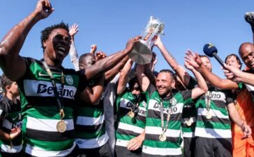 Antigos jogadores do Sporting celebram conquista da Liga Portugal Legends.