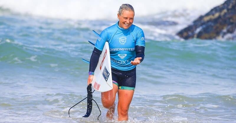 Yolanda Hopkins, surfista portuguesa que participa nos Jogos Olímpicos.