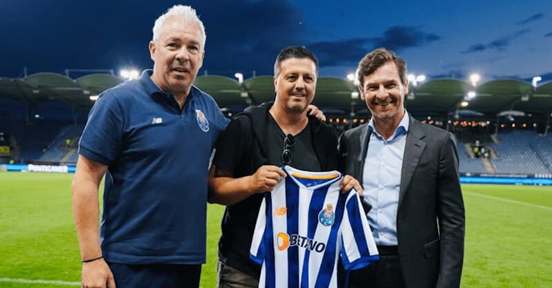 Zlatko Zahovic, antigo jogador do FC Porto, ao lado de Jorge Costa e André Villas-Boas, após o jogo de pré-temporada contra o Sturm Graz.