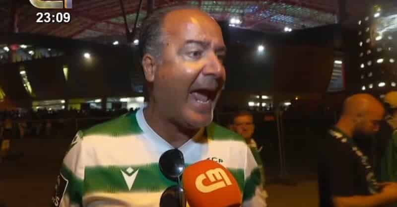 Adepto do Sporting indignado após a derrota na Supertaça diante do FC Porto.