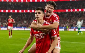 António Silva e João Neves festejam golo do Benfica.