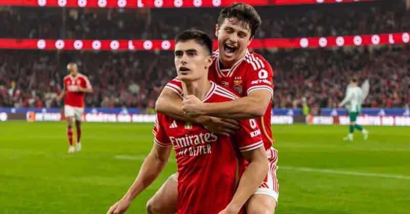 António Silva e João Neves festejam golo do Benfica.