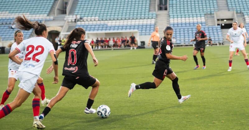 Duelo entre Benfica e Sevilha no Feminino referente ao Troféu do Algarve.