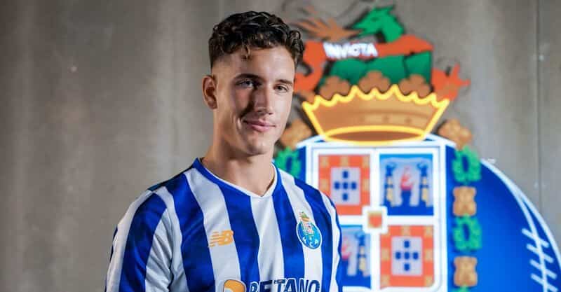 Deniz Gül, avançado que reforça o FC Porto.