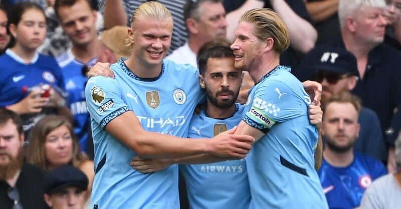 Erling Haaland, Bernardo Silva e De Bruyne festejam golo no Chelsea-Manchester City.