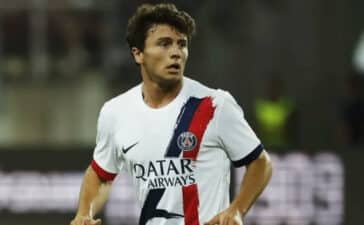 João Neves no jogo de preparação para nova temporada do PSG.