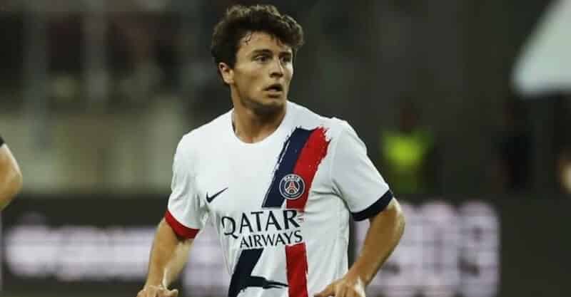 João Neves no jogo de preparação para nova temporada do PSG.