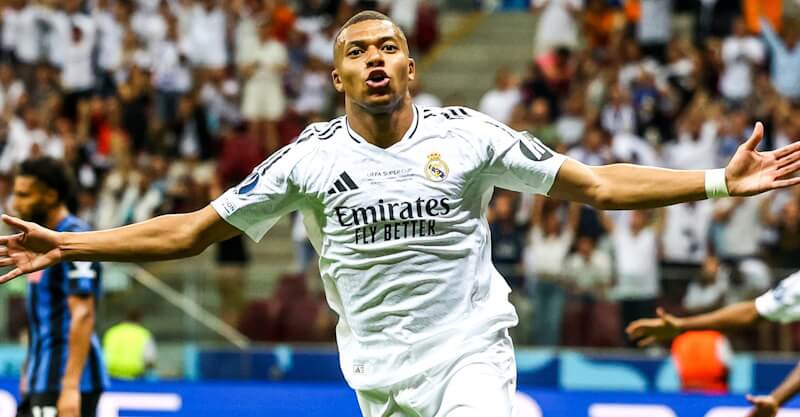 Kylian Mbappé celebra primeiro golo pelo Real Madrid na Supertaça Europeia.