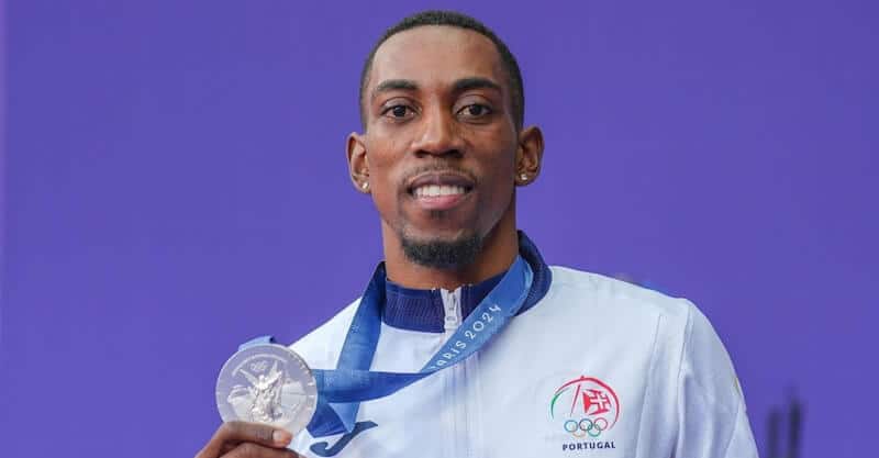 Pedro Pichardo após conquista da medalha de prata nos Jogos Olímpicos.