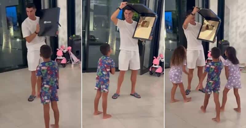 Cristiano Ronaldo mostra placa do YouTube aos filhos.