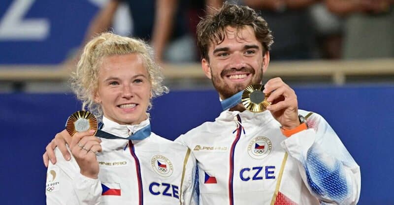 Katerina Siniakova e Thomas Machac nos Jogos Olímpicos.