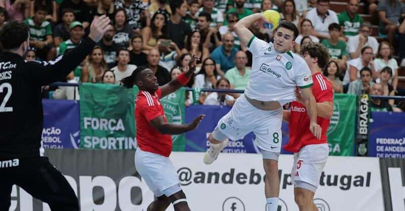 Jogo entre Sporting e Benfica na Supertaça de Andebol.