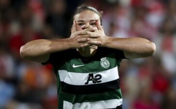 Telma Encarnação festeja golo no Benfica-Sporting na Supertaça feminina.