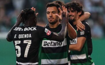 Pedro Gonçalves celebra com Geovany Quenda um golo no Sporting-Rio Ave.