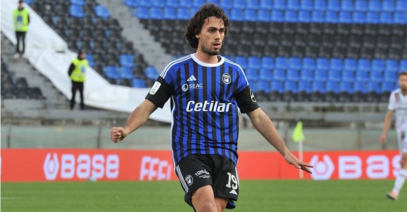 Tomás Esteves, lateral português do Pisa