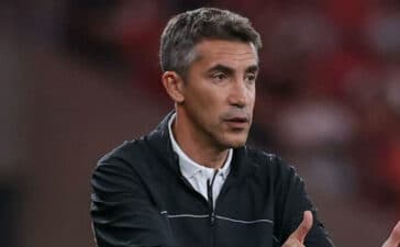 Bruno Lage no primeiro jogo desde que regressou ao Benfica.