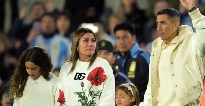 Ángel Di María emocionado com homenagem no Argentina-Chile.