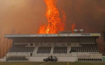 Estádio do Pessegueirense destruído por incêndio.