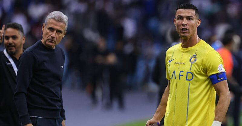 Cristiano Ronaldo com Luís Castro, treinador demitido do Al Nassr.