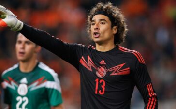 Guillermo Ochoa, guarda-redes internacional mexicano que reforça o AVS.