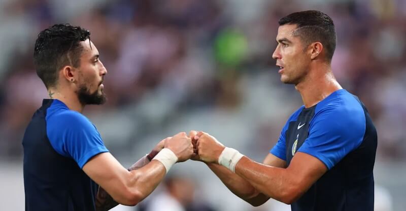 Cristiano Ronaldo e Alex Telles nos tempos do Al Nassr.