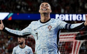 Cristiano Ronaldo celebra golo 900 no Portugal-Croácia.