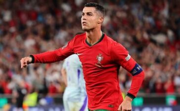 Cristiano Ronaldo celebra o golo da vitória no Portugal-Escócia.