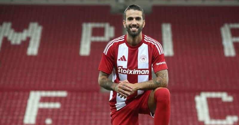 Sérgio Oliveira, reforço do Olympiacos.