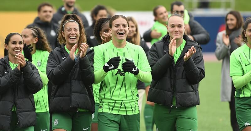 Jogadoras do Sporting festejam triunfo sobre o Breidablik no jogo da Liga dos Campeões feminina.