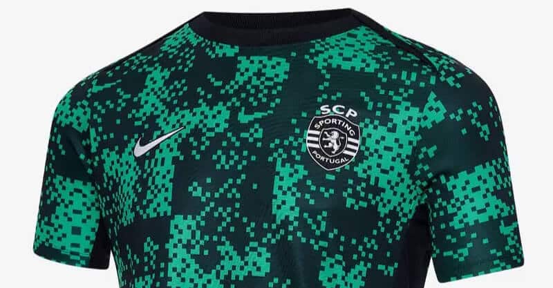 Camisola de aquecimento do Sporting.