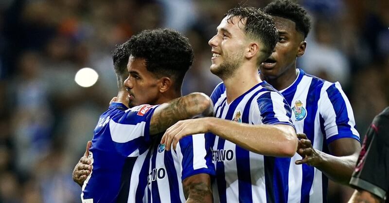 Jogadores do FC Porto celebram golo de Galeno ao SC Braga.