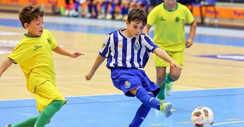 Gustavo Fernandes, filho de Vítor Bruno, na jovem equipa de futsal do FC Porto.