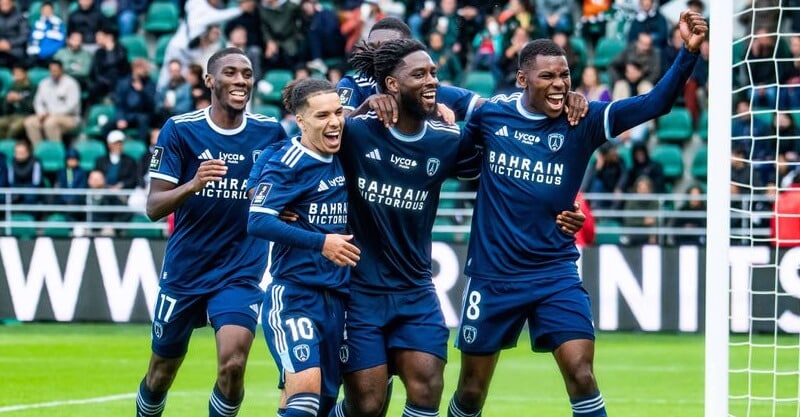 Jogadores do Paris FC, clube que milita na Ligue 2.