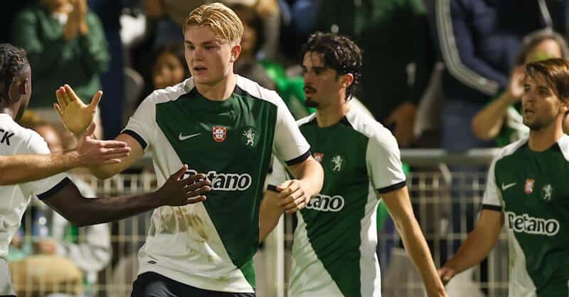 Conrad Harder festeja golo no Portimonense-Sporting da Taça de Portugal.