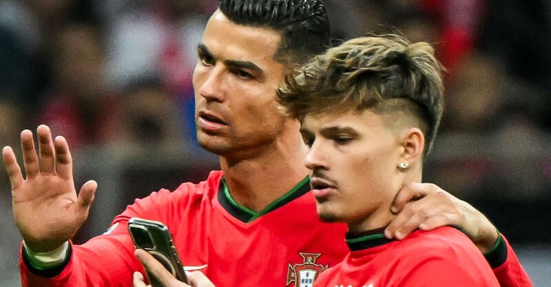 Cristiano Ronaldo e o adepto que invadiu o Polónia-Portugal.