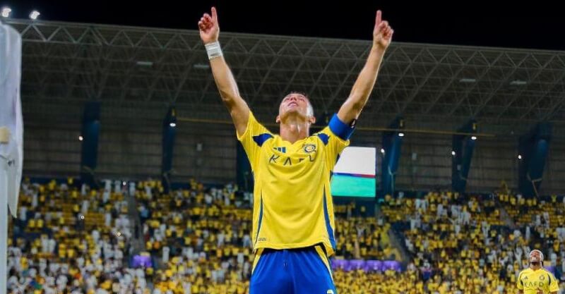 Cristiano Ronaldo dedica golo ao pai no Al Nassr-Al Rayyan da Liga dos Campeões Asiática.