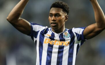 Samu Omorodion ao serviço do FC Porto.